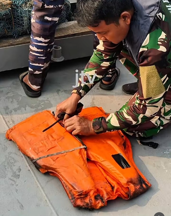 Ditemukan 2 Jaket Pelampung Diduga Milik Kapal yang Bawa Rombongan Jurnalis
