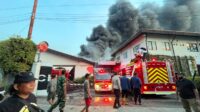 Gudang Pabrik Karet di Batuceper Terbakar, 8 Unit Damkar Dikerahkan