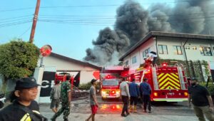 Gudang Pabrik Karet di Batuceper Terbakar, 8 Unit Damkar Dikerahkan