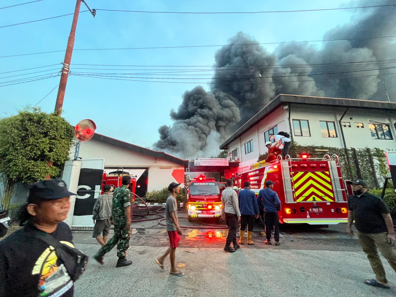 Gudang Pabrik Karet di Batuceper Terbakar, 8 Unit Damkar Dikerahkan