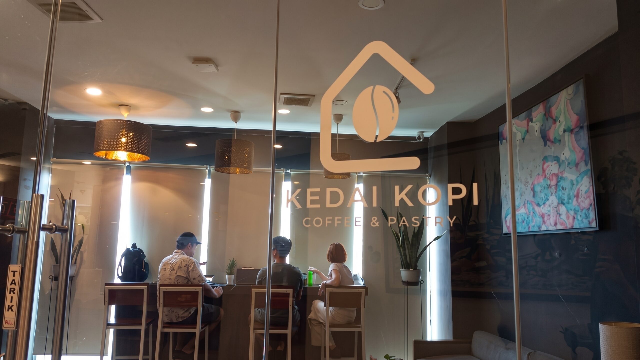 Jawab Gaya Hidup Urban, Golden Tulip Tangerang Hadirkan Kedai Kopi 'Smoking Indoor'