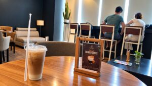 Jawab Gaya Hidup Urban, Golden Tulip Tangerang Hadirkan Kedai Kopi 'Smoking Indoor'