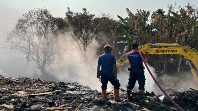 Lokasi Diduga TPS Liar Uwung Jaya Terbakar Lagi