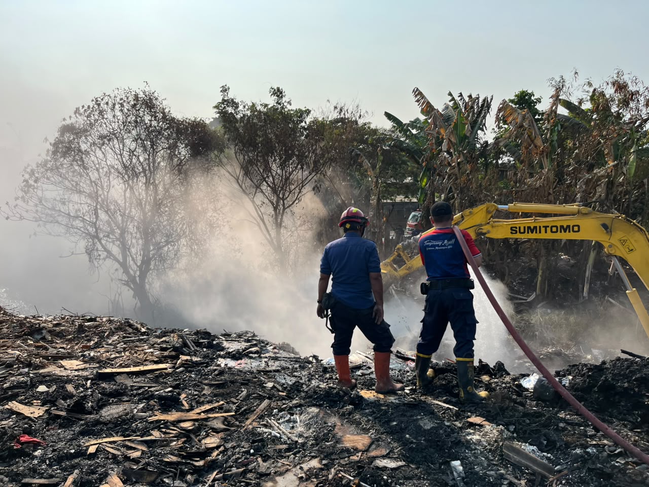 Lokasi Diduga TPS Liar Uwung Jaya Terbakar Lagi