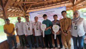 Pegadaian Serahkan Tujuh Hand Tractor bagi Kelompok Tani Pandeglang dan Serang