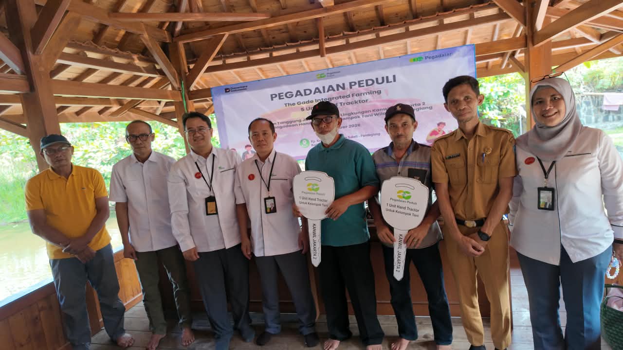 Pegadaian Serahkan Tujuh Hand Tractor bagi Kelompok Tani Pandeglang dan Serang