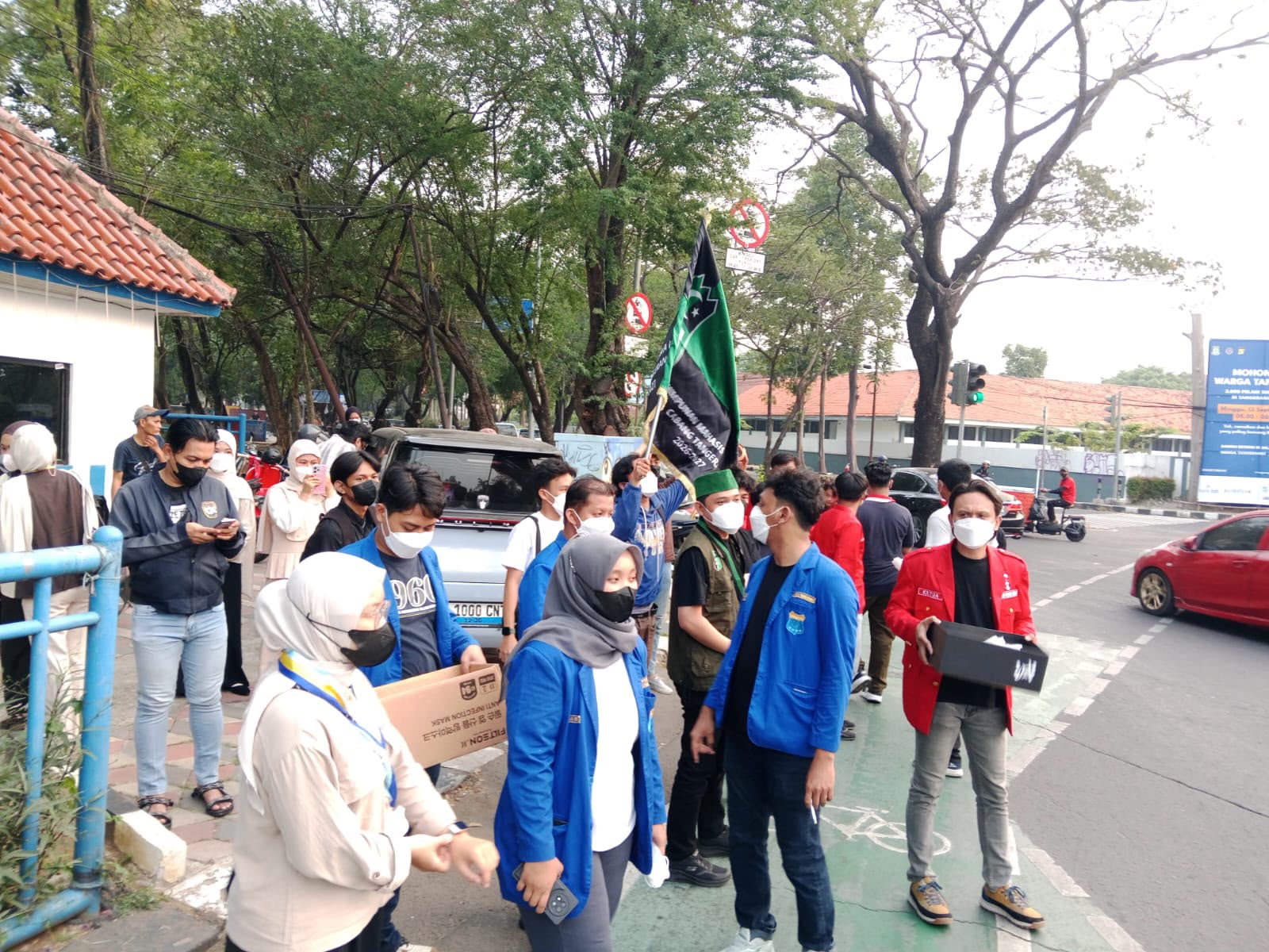 Aksi Sosial Jelang Erupsi Anak Krakatau, Aktivis dan DPRD Tangerang Bagikan Masker