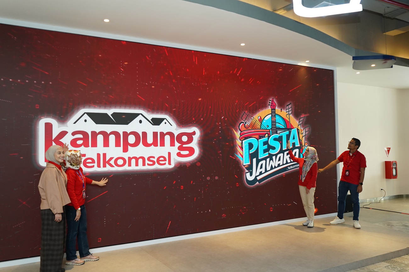 Telkomsel Buka Ruang Kreativitas Warga dan Pelajar Lewat Kampung Telkomsel dan Pesta Jawara