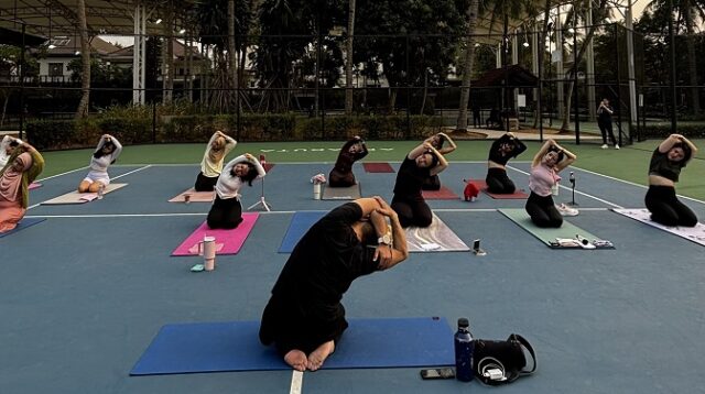 ARYADUTA Country Club Hadirkan Sunset Yoga untuk Dorong Gaya Hidup Sehat