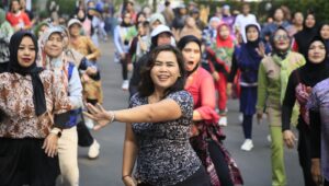 Hotel Santika Premiere Bintaro Gelar The Soul of Batik, Padukan Lari, Senam, dan Fashion Show