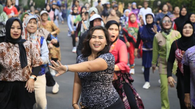 Hotel Santika Premiere Bintaro Gelar The Soul of Batik, Padukan Lari, Senam, dan Fashion Show