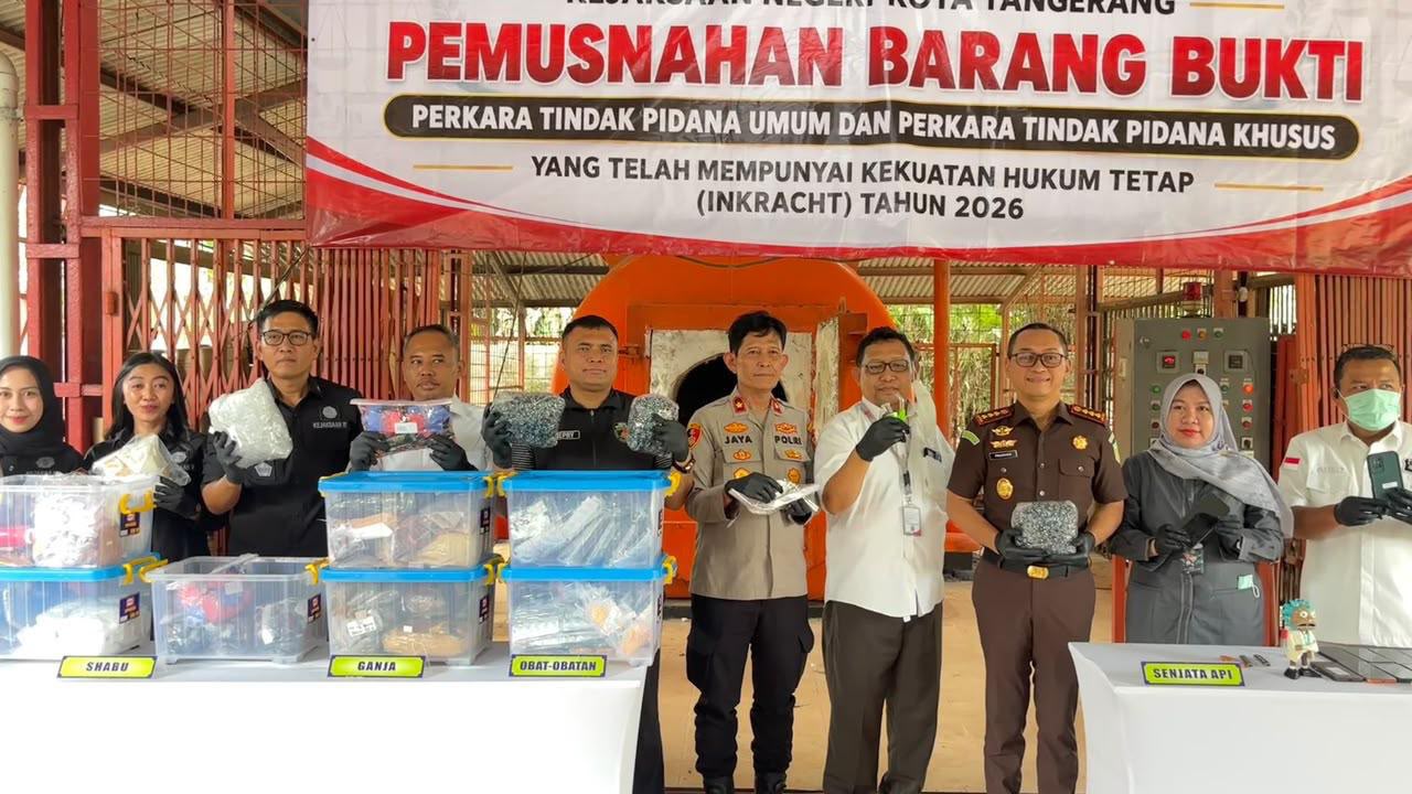 Pemusnahan Barang Bukti 210 Perkara, Ada Ponsel, Celurit hingga Hampir 70 Kilogram Sabu 