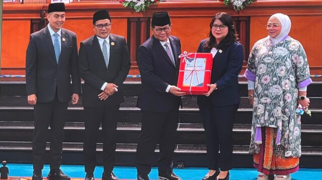 Rapat dipimpin Wakil Ketua DPRD DKI Jakarta, Ima Mahdiah, dan dihadiri Gubernur DKI Jakarta, Pramono Anung. Pembentukan Dana Cadangan Daerah menjadi salah satu agenda yang dibahas untuk memperkuat fondasi pembiayaan pembangunan Jakarta dalam jangka panjang.