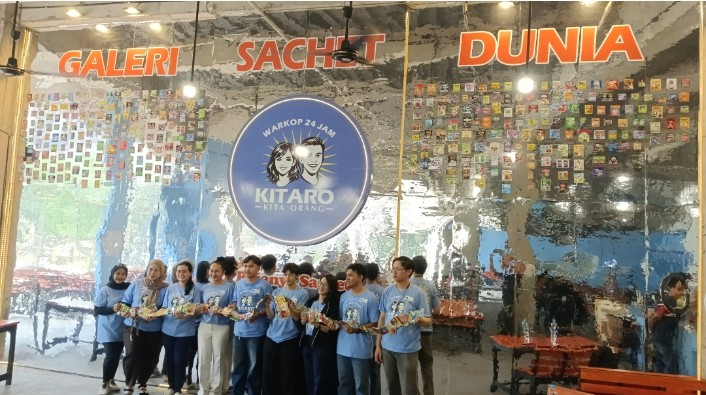 Kitaro (Kita Orang) Warkop 24 jam di Mal Balekota, Kota Tangerang, Banten, menjadi pilihan alternatif bagi warga yang ingin bekerja dari warung kopi, dengan harga bersahabat dan fasilitas wifi.