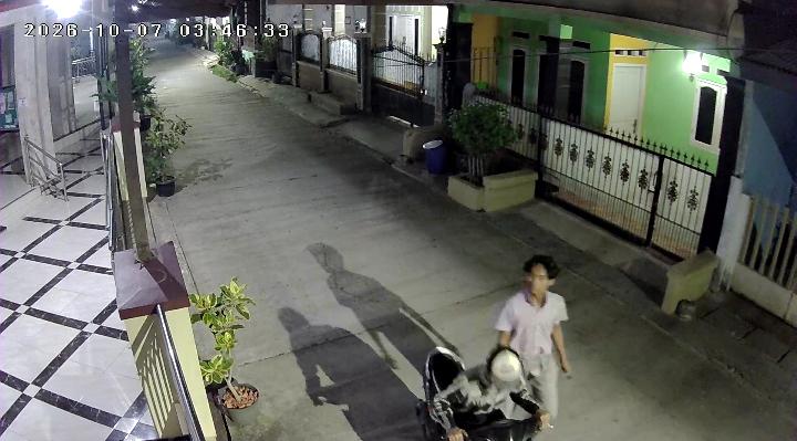 Terekam CCTV! Dua Remaja Bobol 3 Kotak Amal Masjid di Tangsel